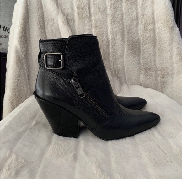 Boots - Picture 4 of 5